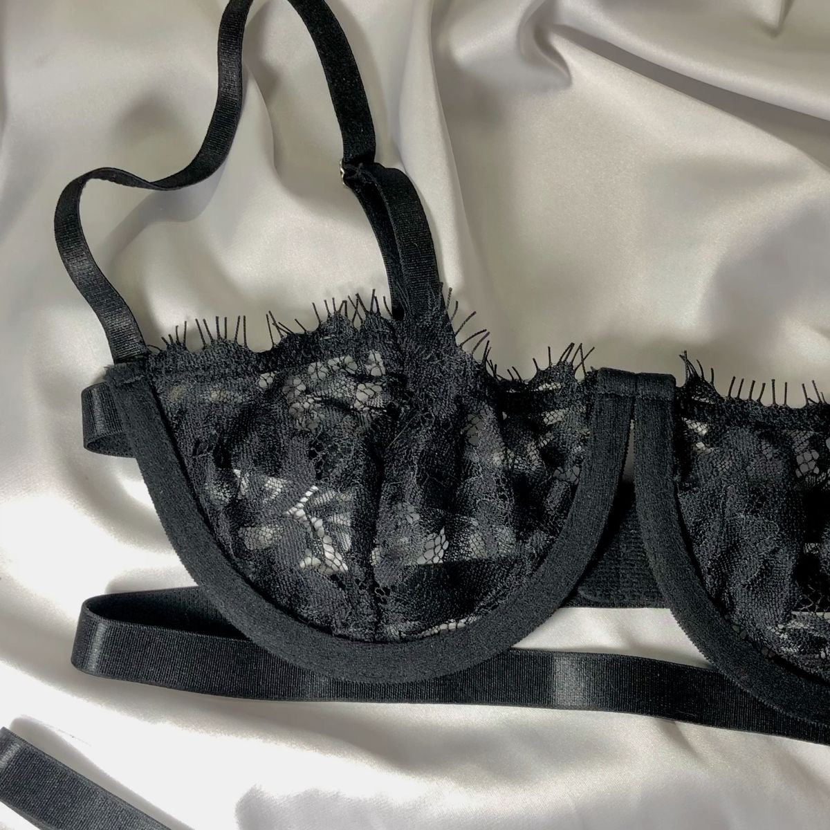 BLOOM IN BLACK ensemble de lingerie avec dentelle